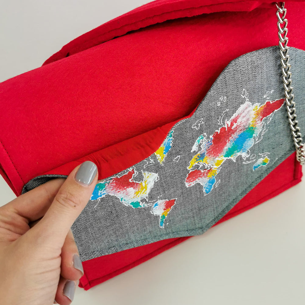 Чанта с изрисувана карта на света